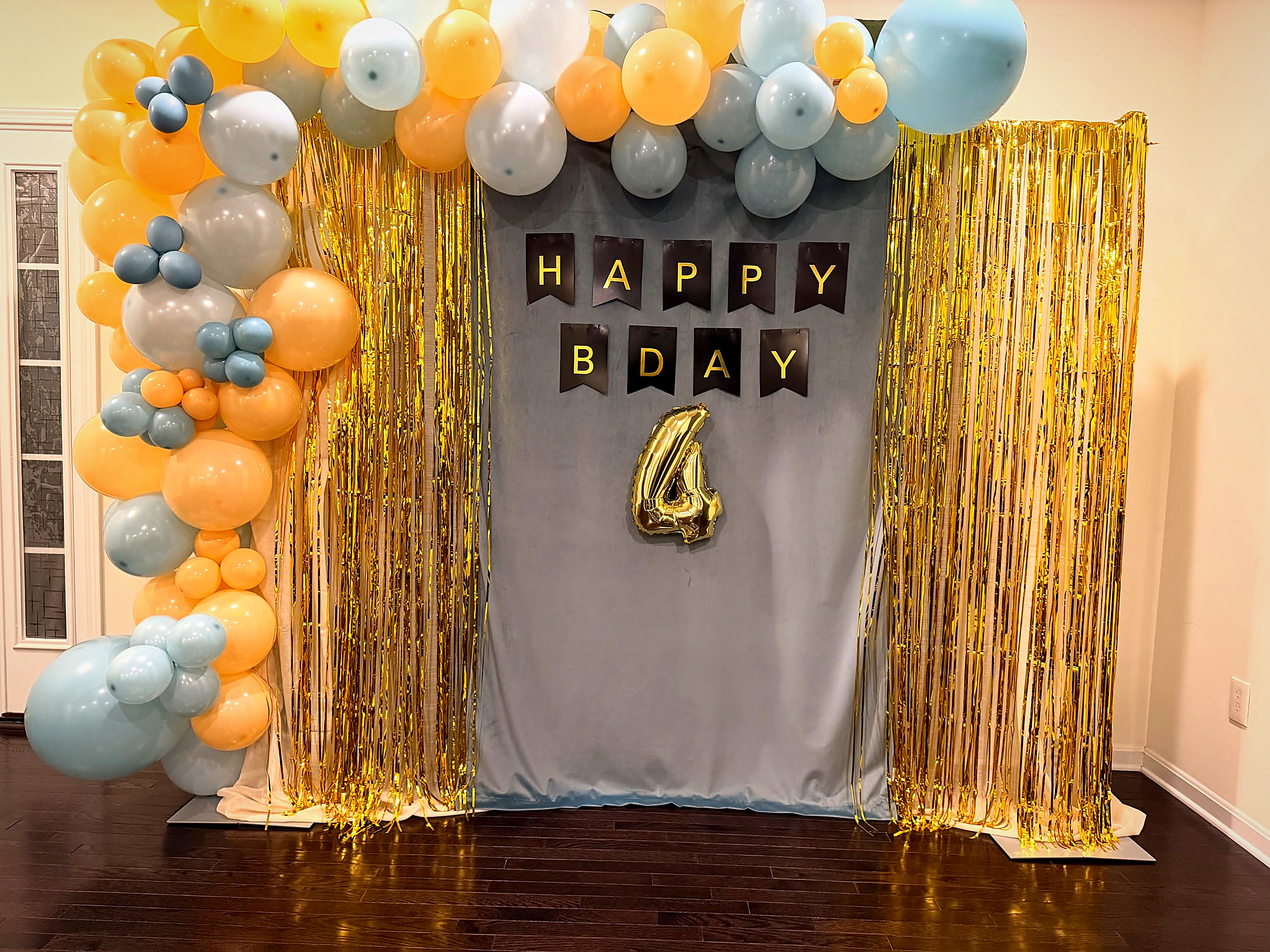 Balloon wall