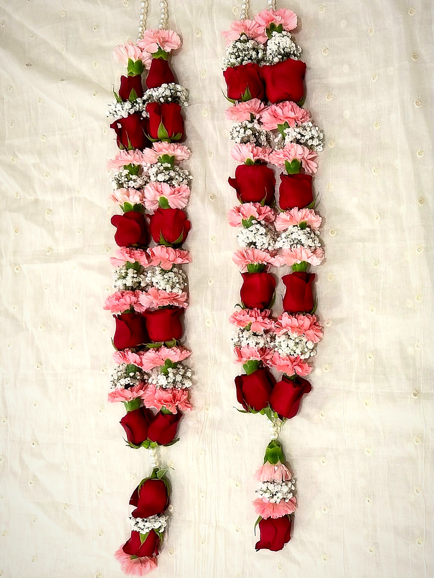 Maroon and white garland